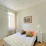 Iris Apartment Backcroisette
