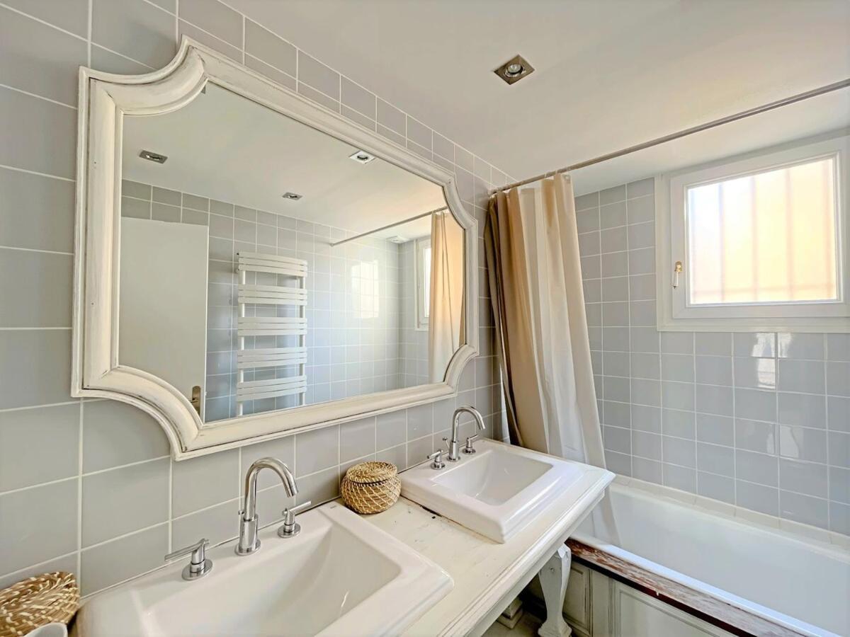 Iris Backcroisette Apartment