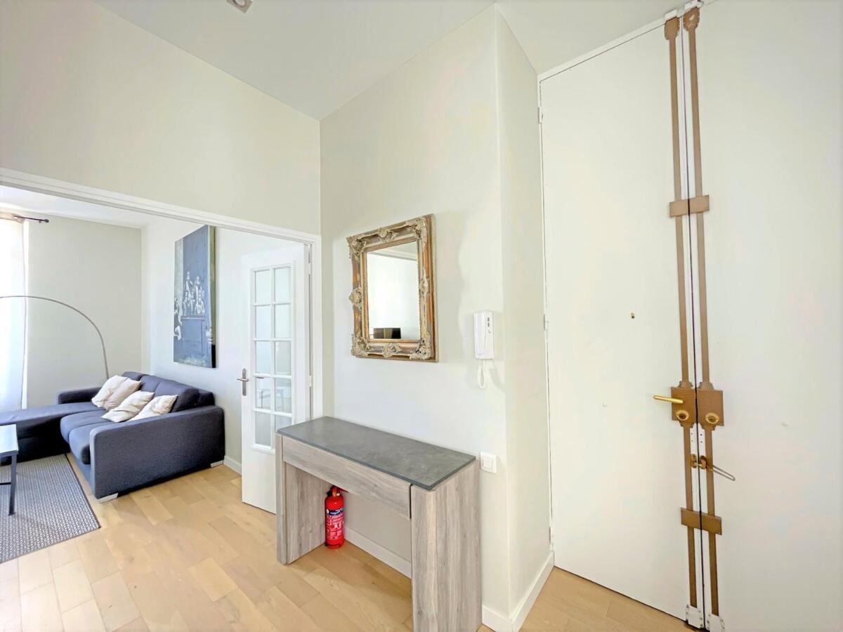Iris Backcroisette Apartment Cannes
